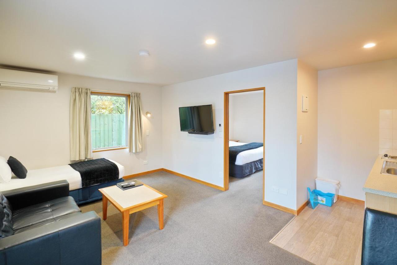 306 Motel 4*